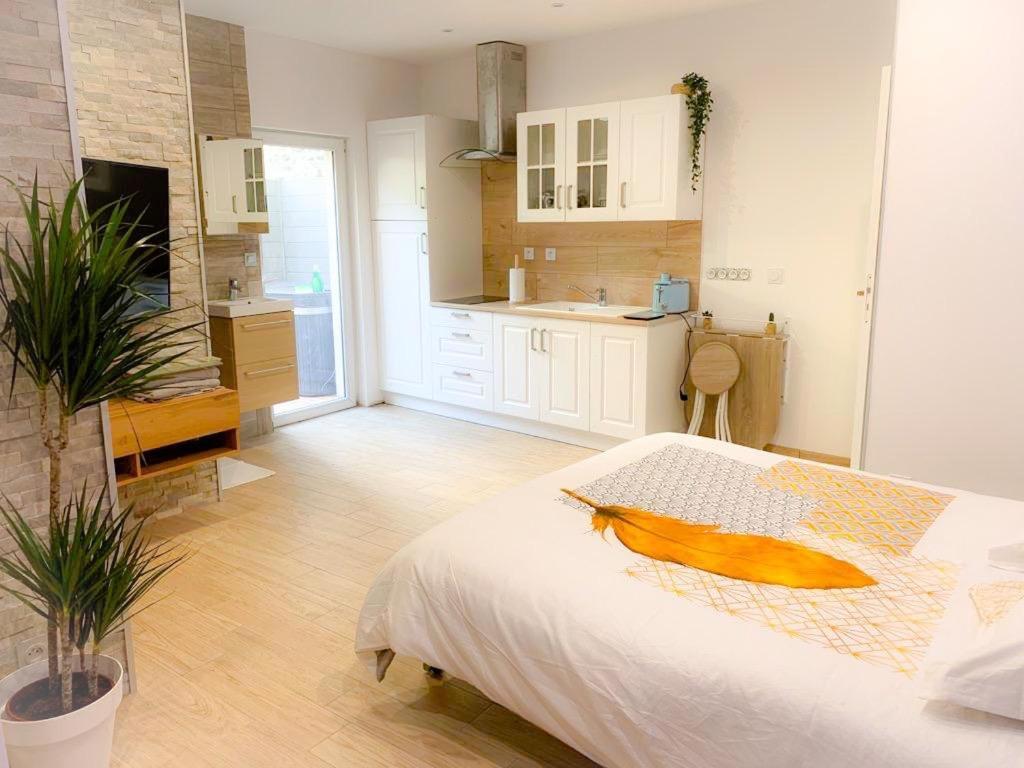 Le Menhir 2 Jacuzzi Spa Terasse Barbecue La Roche-Blanche  외부 사진